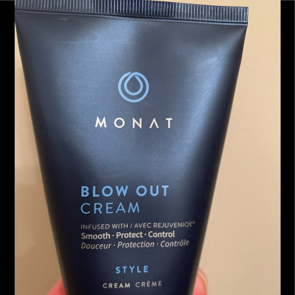 New Monat Blow out cream